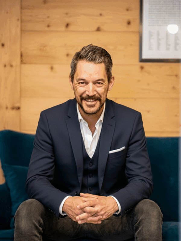 Nicolas Machoud, courtier chez Bagnes Immobilier, qui vous accueille pour la visite.